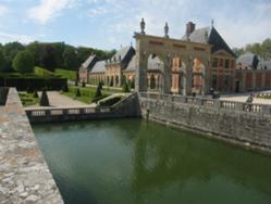 Vaux le Vicomte-chateau.jpg